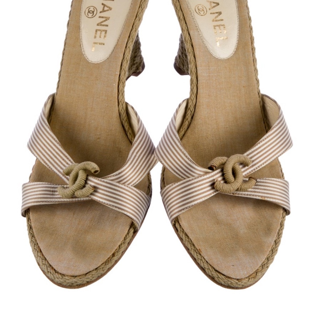 CHANEL Cream Espadrilles Sophisticated Style Size 40